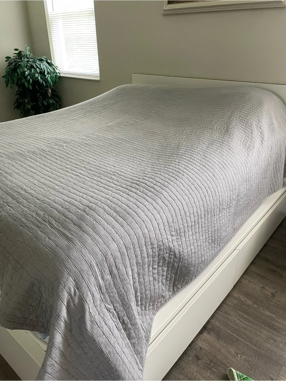 Queen Light Gray Quilted Bedspread - Neutral Home Bedding